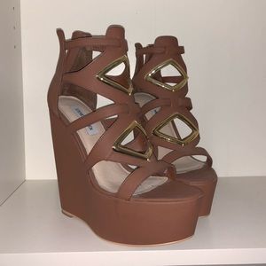Tan Wedges with gold cutouts